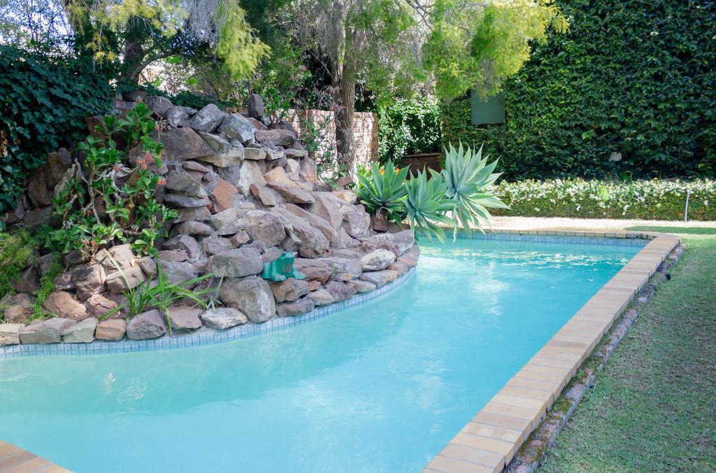 Bed and Breakfast Adley House Oudtshoorn Esterno foto